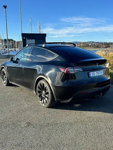 Tesla Model Y 2022 photo 2