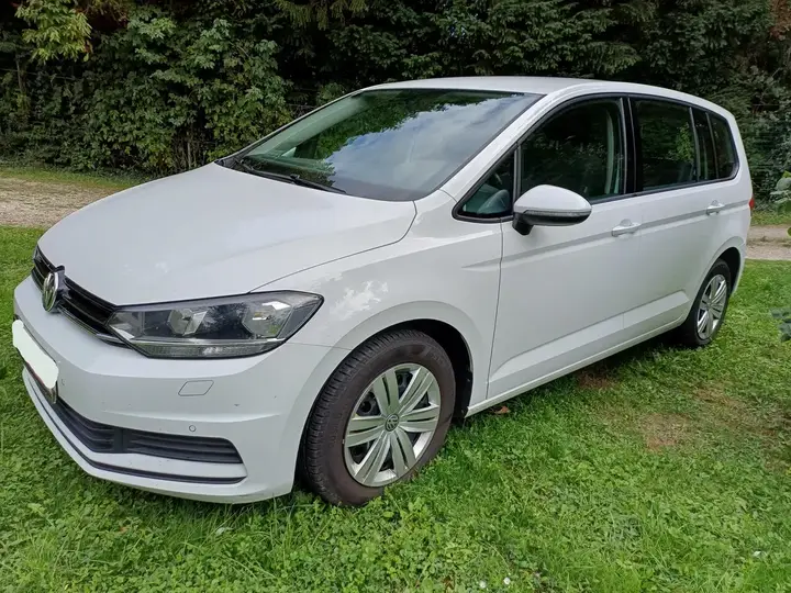 Volkswagen Touran 2018 photo 2