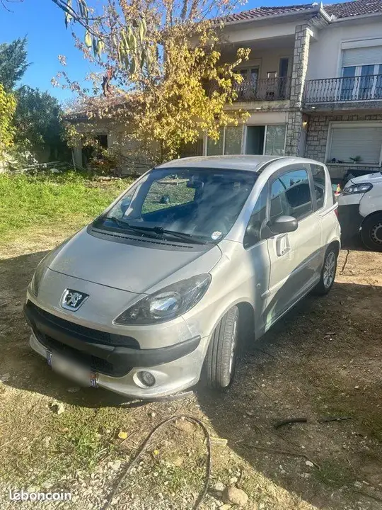 Peugeot 1007 2006 photo 2