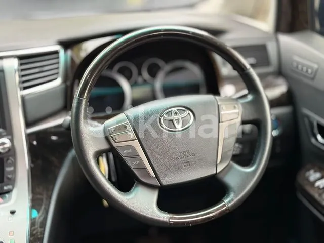 Toyota Alphard 2013 photo 3