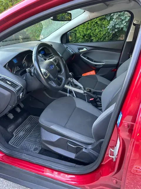 Ford Focus 2012 photo 2