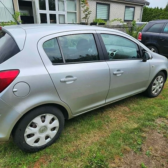 Opel Corsa 2012 photo 2