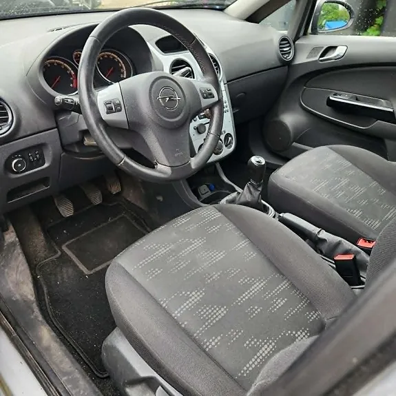 Opel Corsa 2012 photo 4