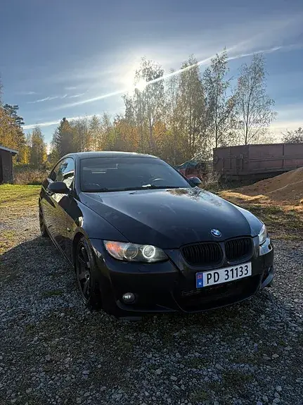 BMW 320D 2009 photo 3