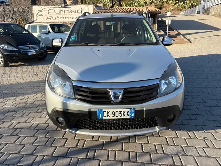 Dacia Sandero 2012 photo 2