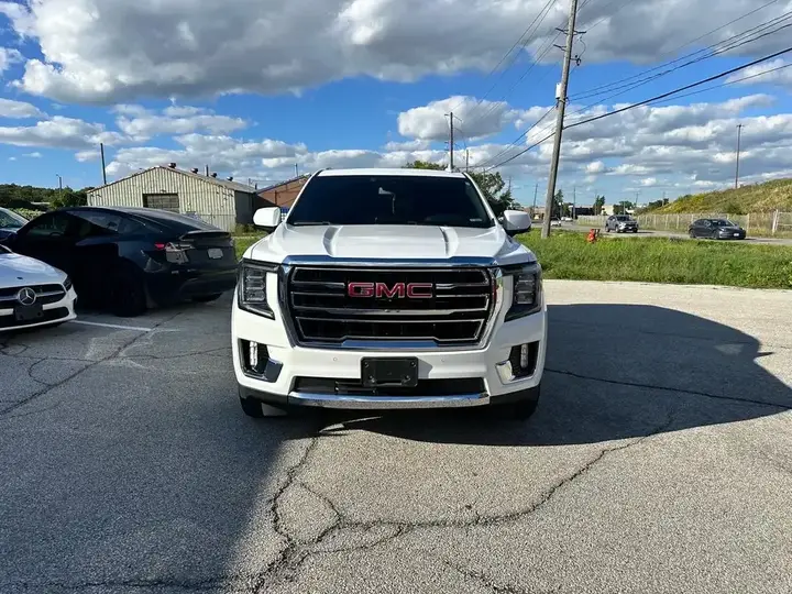 GMC Yukon 2023 photo 2