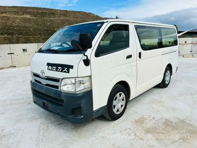 Toyota Hiace Van 2012 photo 2