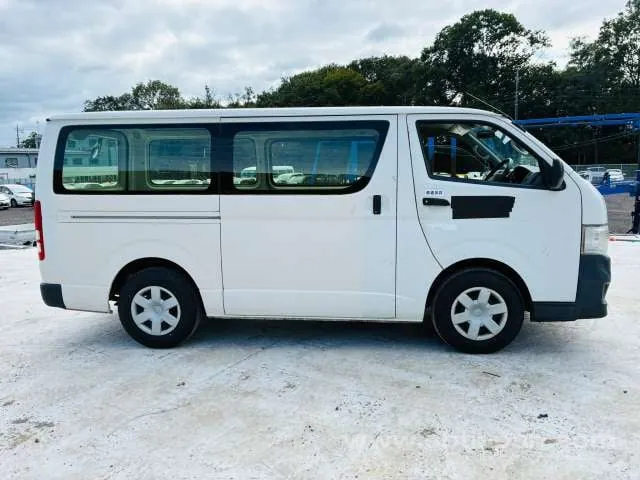 Toyota Hiace Van 2012 photo 5