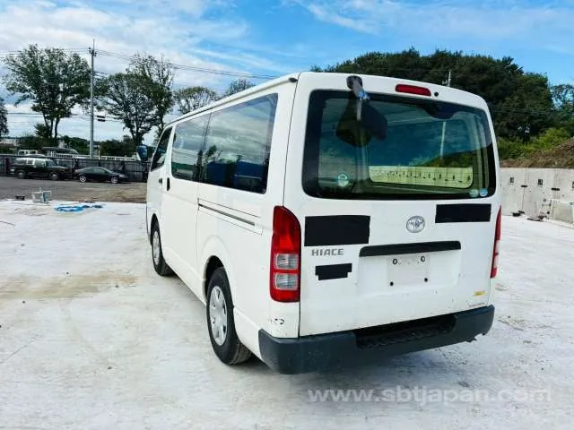 Toyota Hiace Van 2012 photo 3