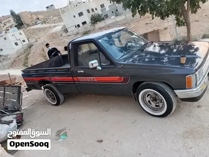 Toyota Hilux 1988 photo 3