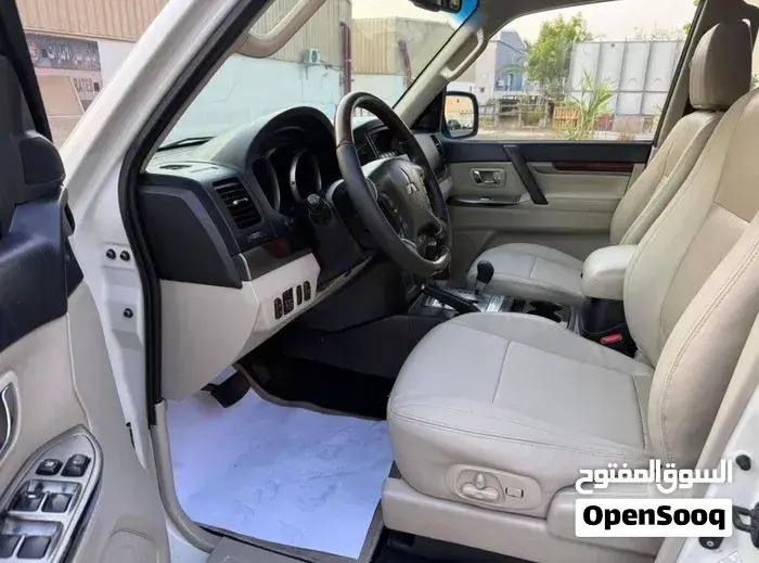 Mitsubishi Pajero 2014 photo 3