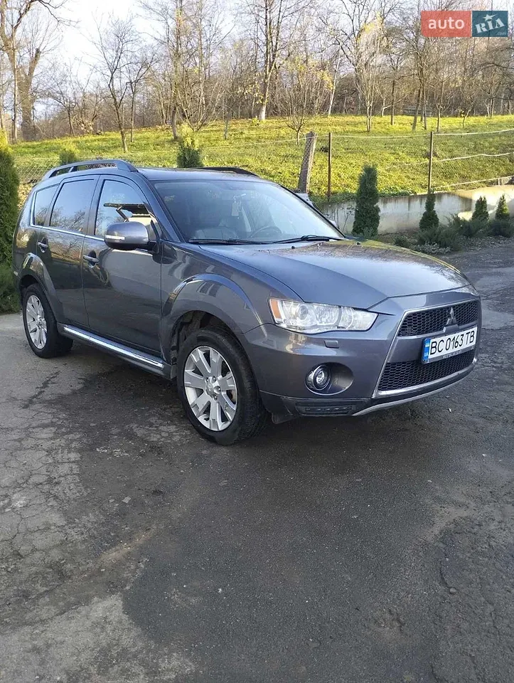 Mitsubishi Outlander Xl 2010 photo 2