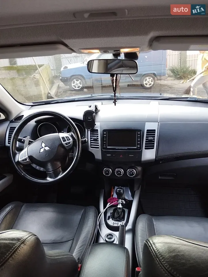Mitsubishi Outlander Xl 2010 photo 3