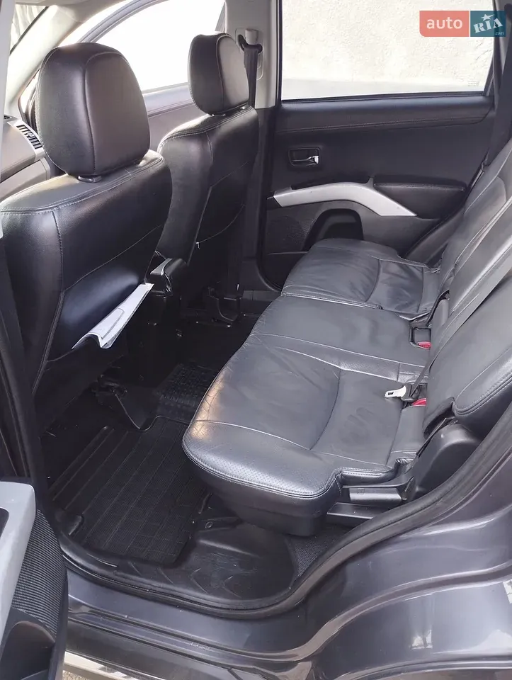 Mitsubishi Outlander Xl 2010 photo 4