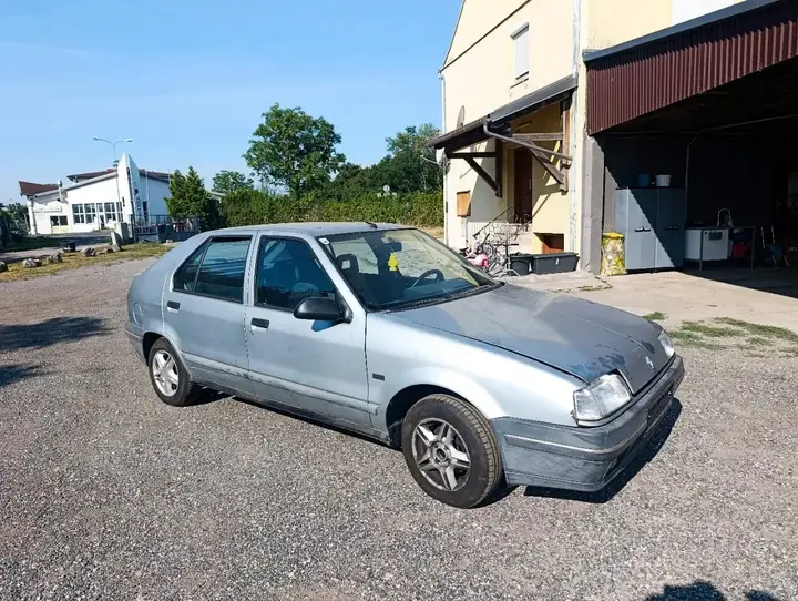 Renault R 19