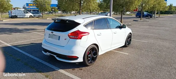 Ford Focus 2017 photo 2