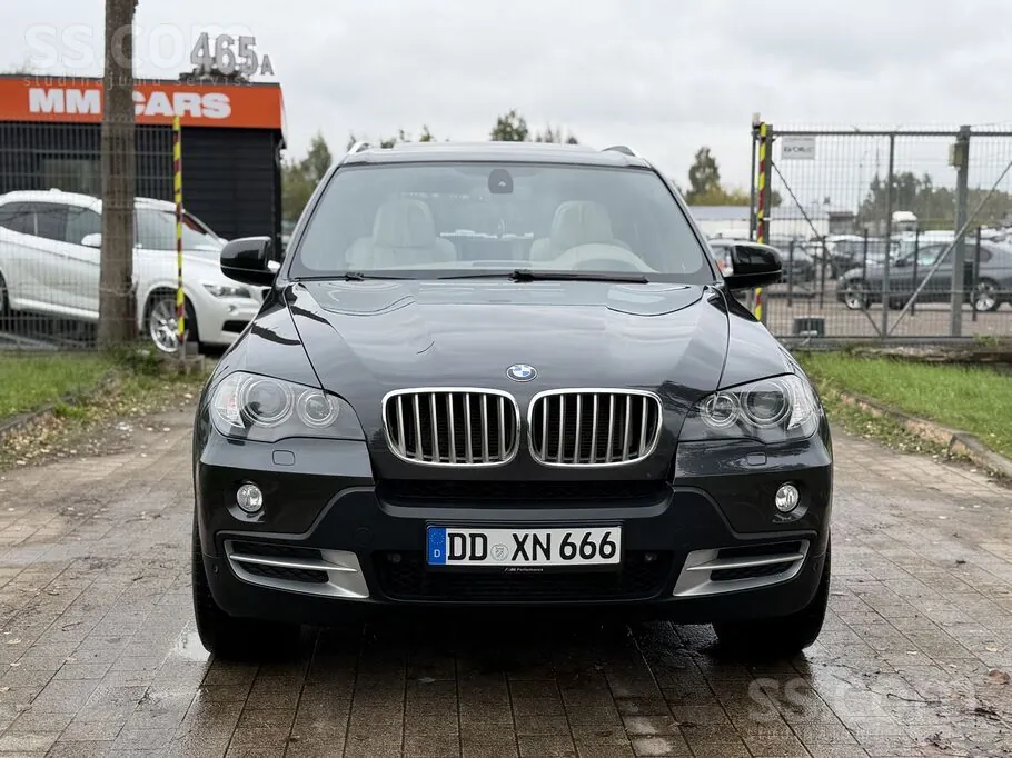 BMW X5 2010 photo 2