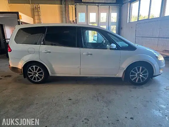 Ford Galaxy 2009 photo 4