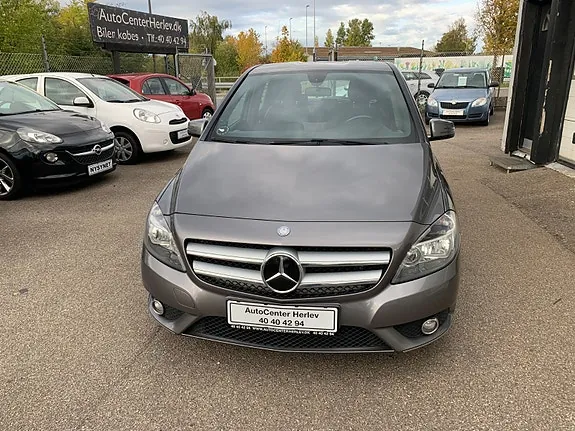 Mercedes-Benz B180 2013 photo 5