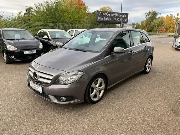 Mercedes-Benz B180 2013 photo 2