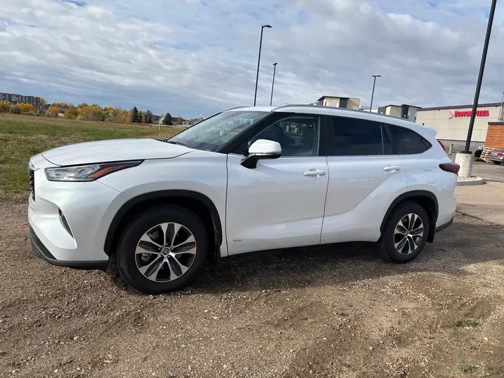 Toyota Highlander 2026 photo 2