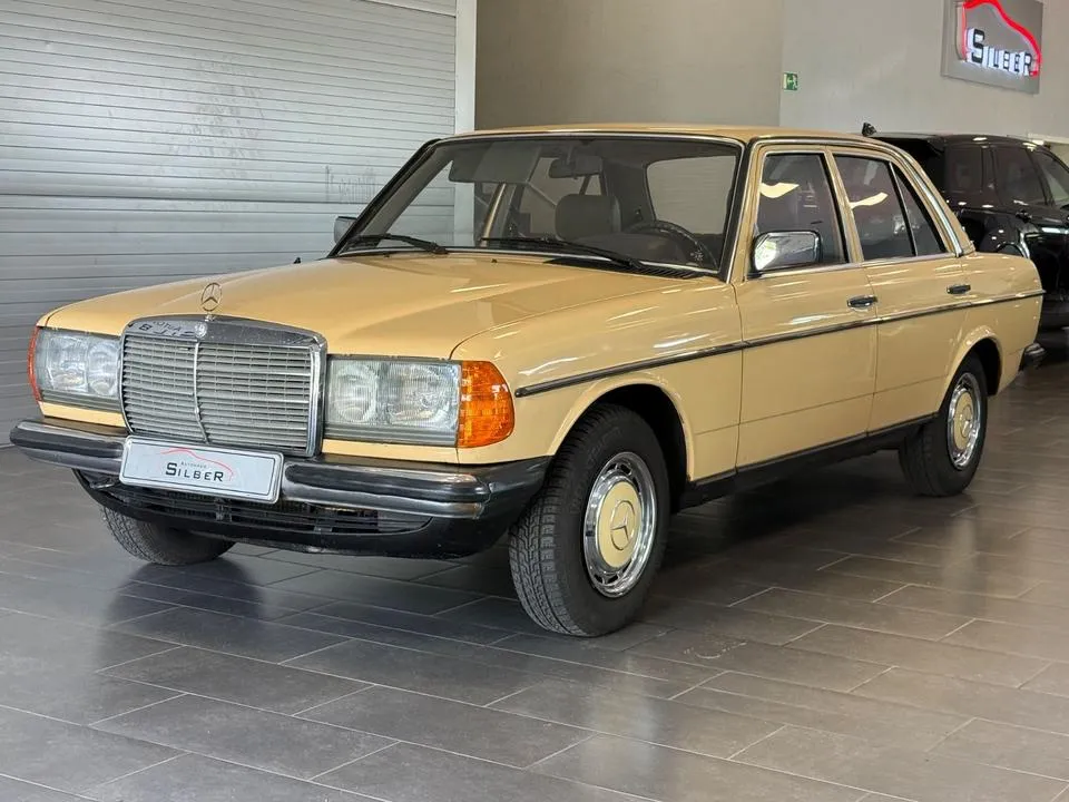 Mercedes-Benz 240 D