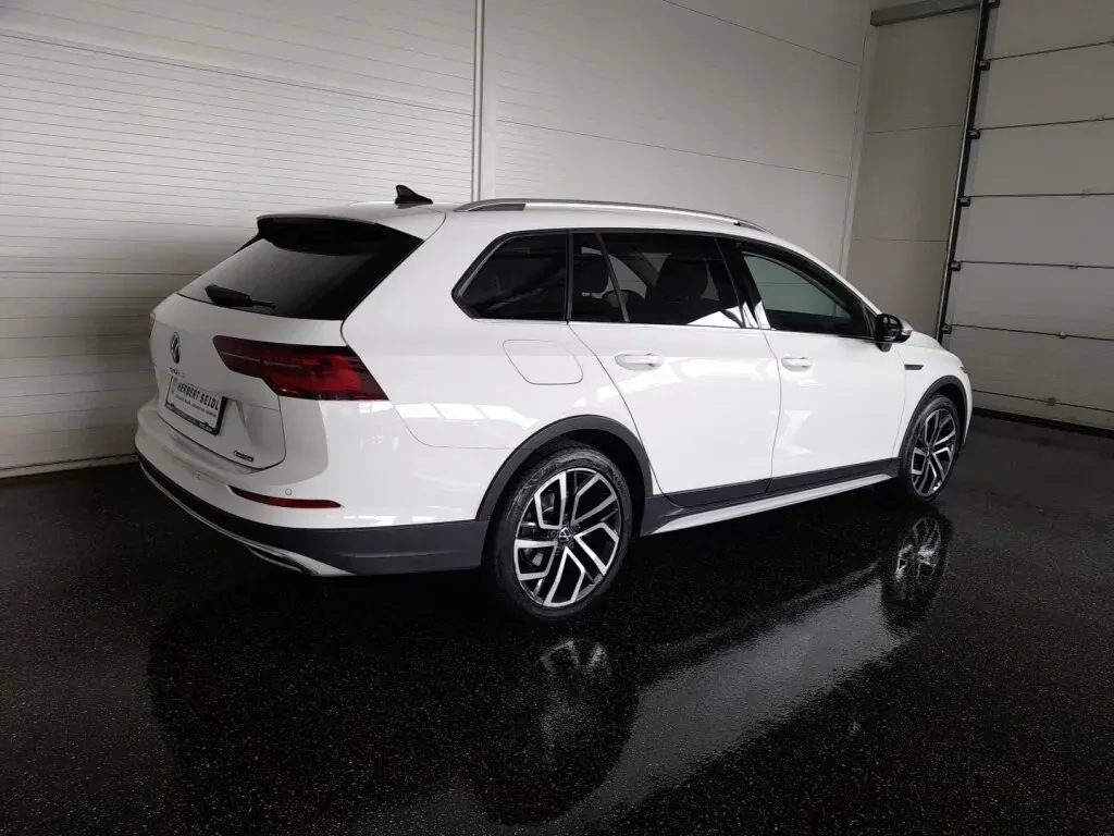 Volkswagen Golf 2022 photo 2