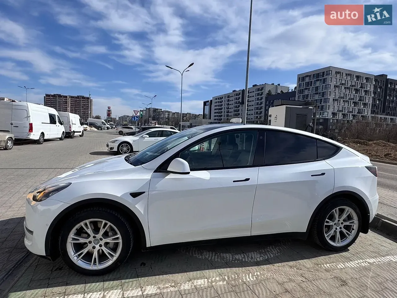 Tesla Model Y 2021 photo 2
