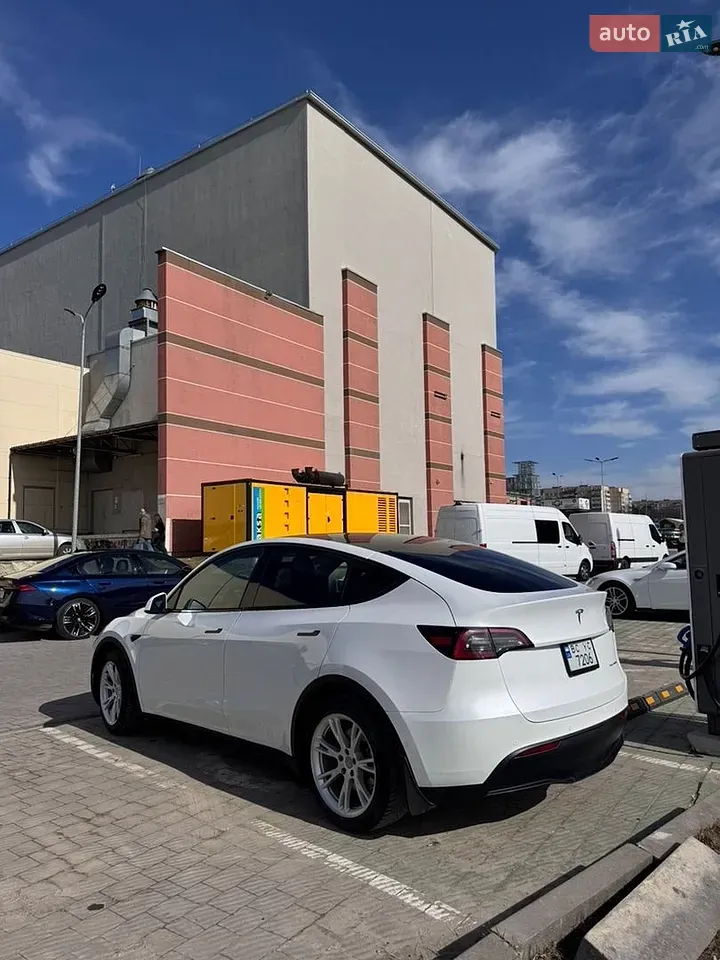 Tesla Model Y 2021 photo 3
