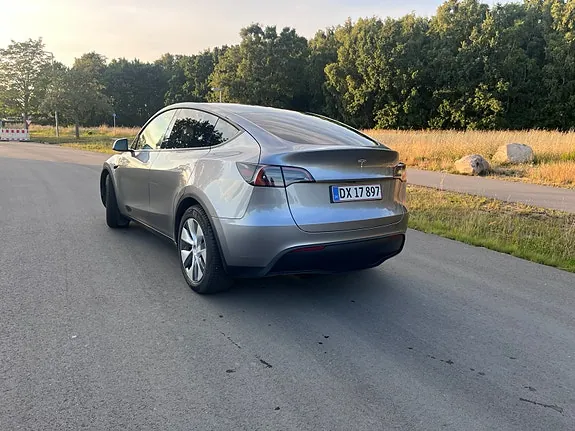 Tesla Model Y 2024 photo 4