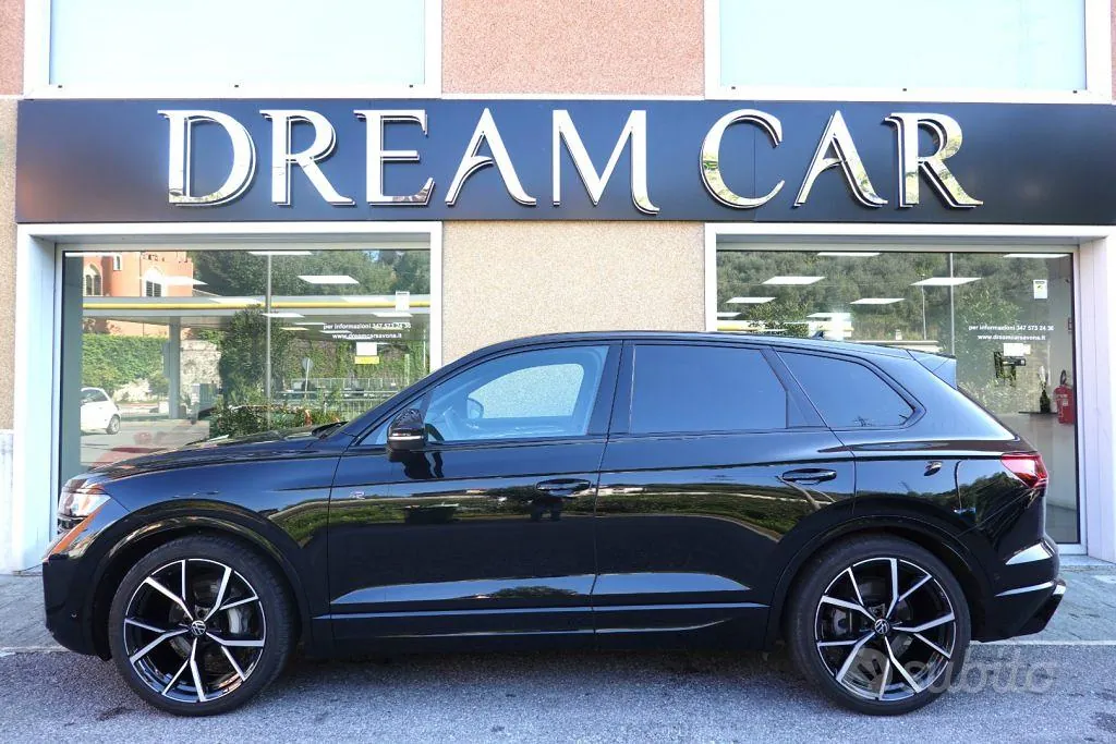 Volkswagen Touareg 2024 photo 2