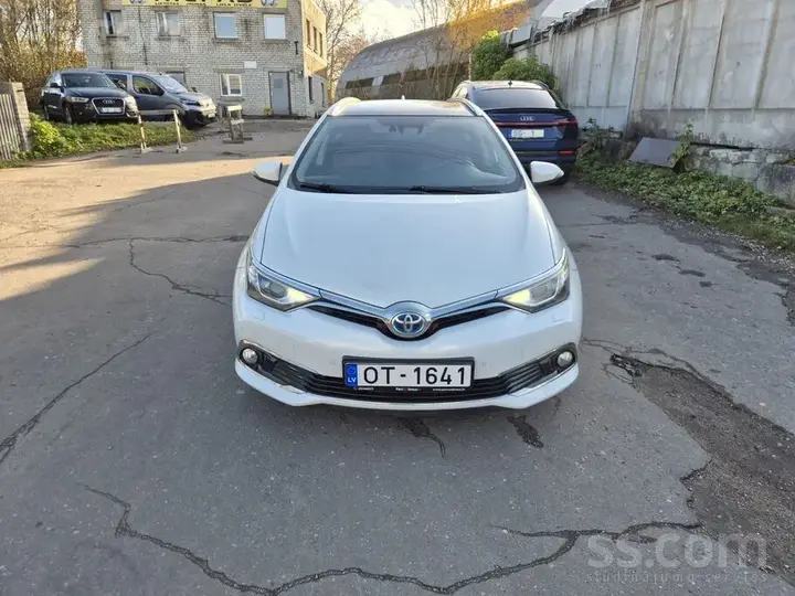 Toyota Auris 2016 photo 3
