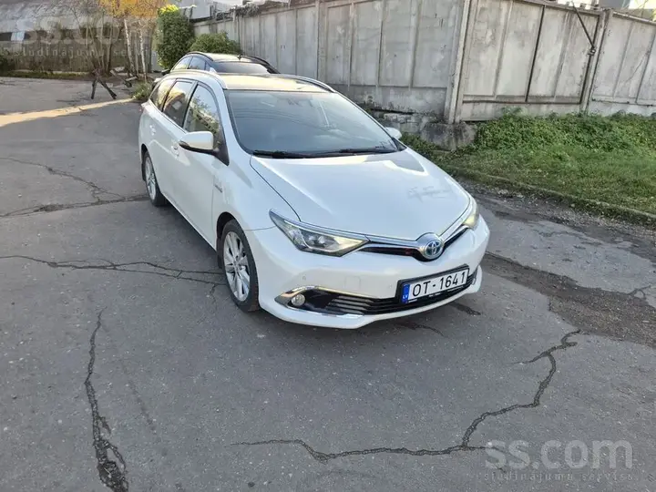 Toyota Auris 2016 photo 2