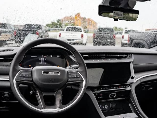 Jeep Grand Cherokee 2026 photo 3