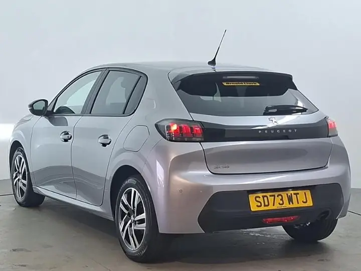 Peugeot 208 2023 photo 2