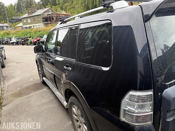 Mitsubishi Pajero 2011 photo 4