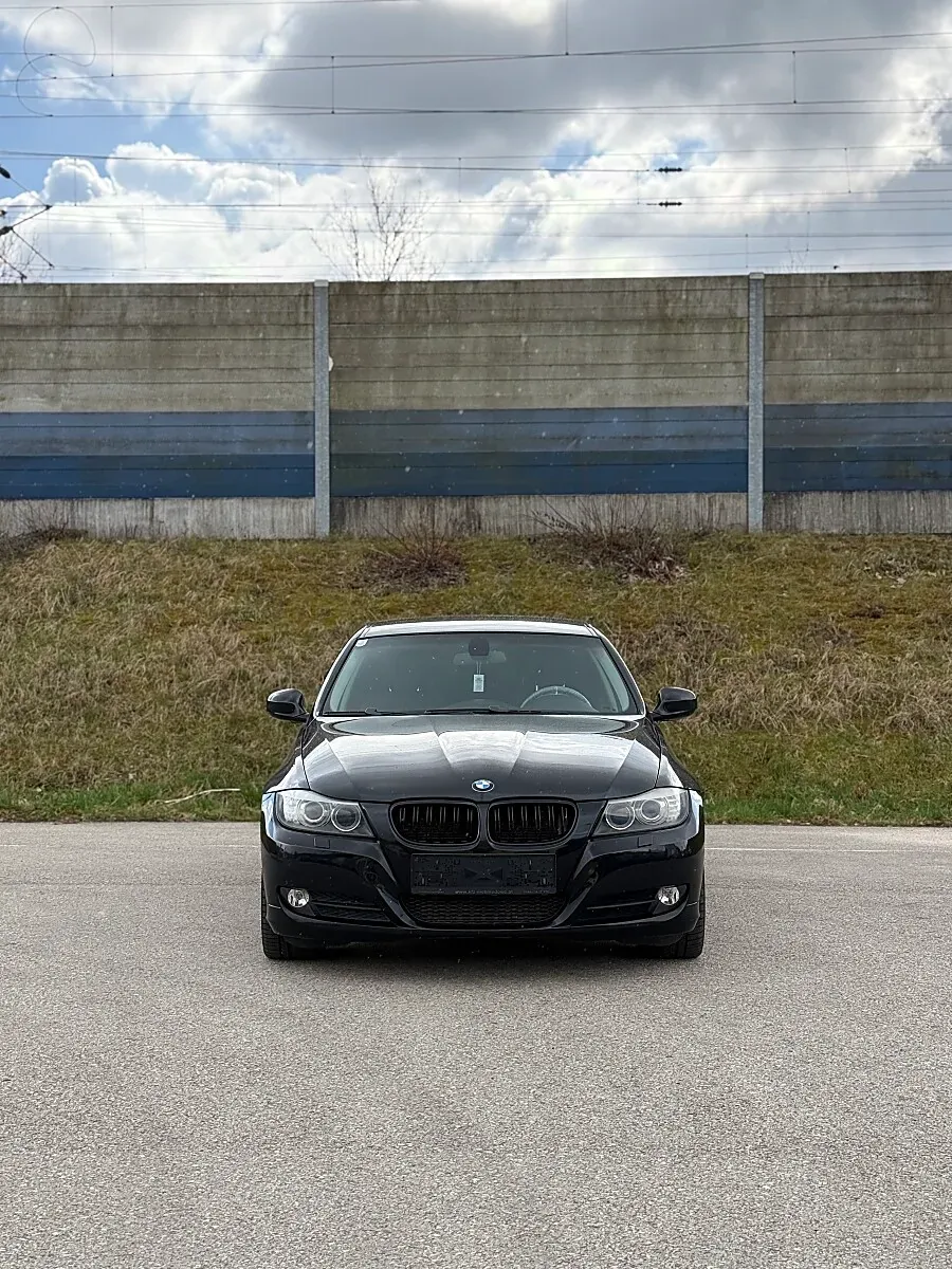 BMW 3 Series 2009 photo 2