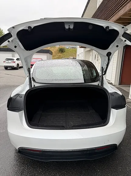 Tesla Model 3 2024 photo 4