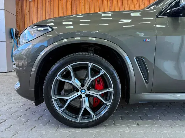 BMW X5 2021 photo 2