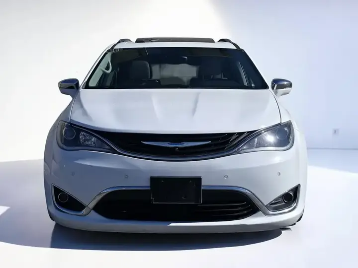 Chrysler Pacifica 2017 photo 3