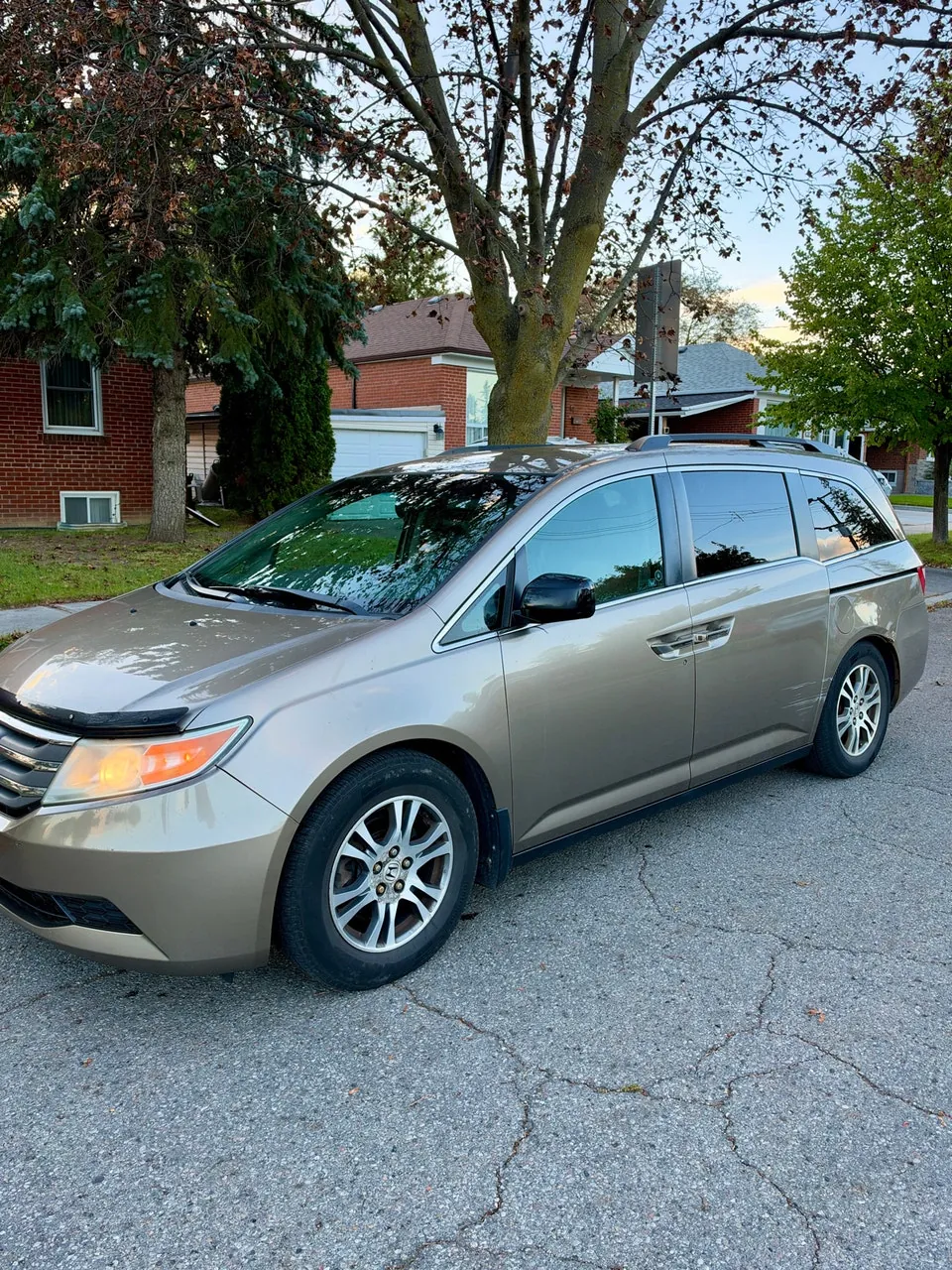 Honda Odyssey 2011 photo 2