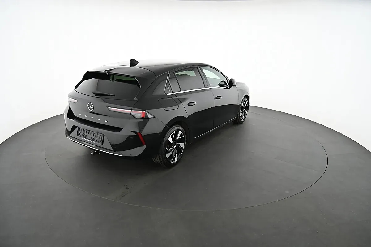 Opel Astra 2022 photo 2