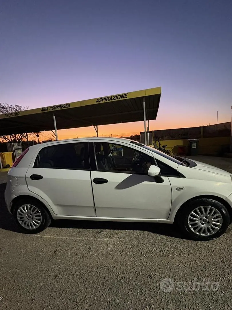 Fiat Punto 2015 photo 2