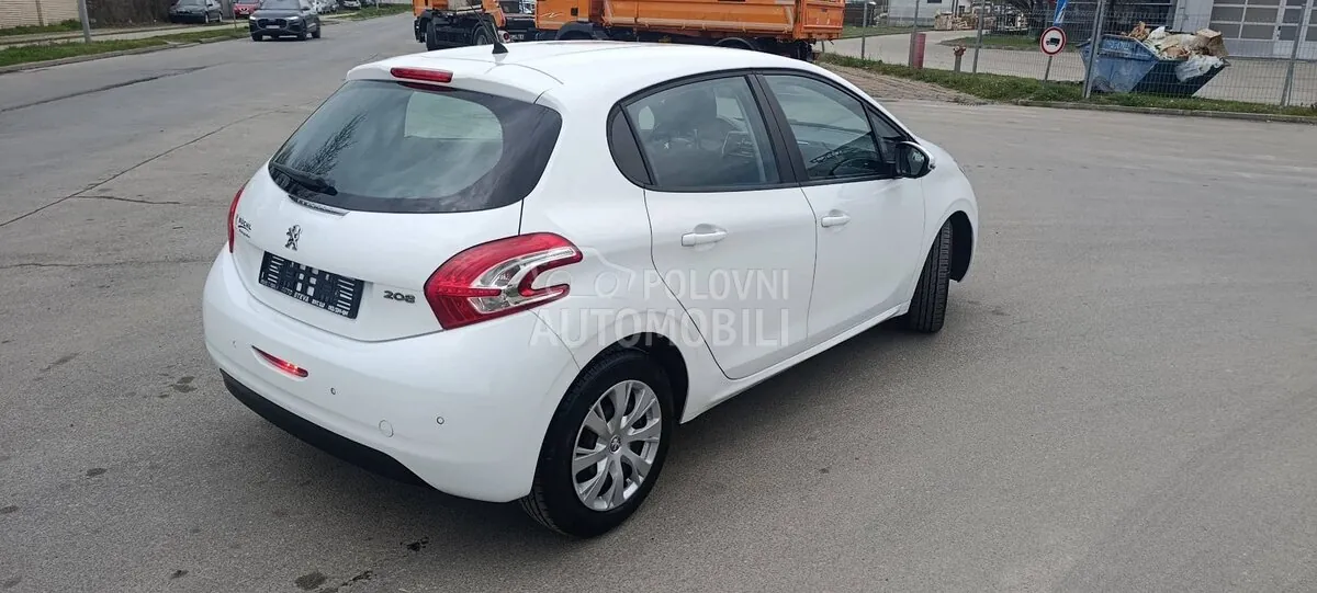 Peugeot 208 2013 photo 3