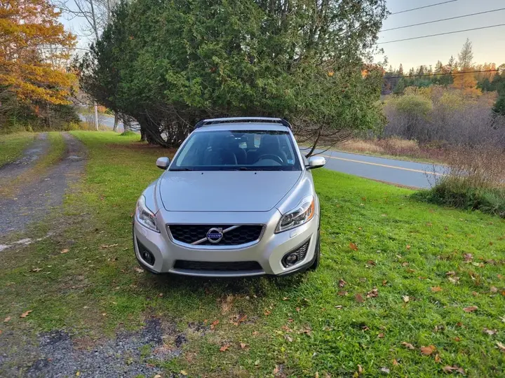 Volvo C30 2011 photo 2