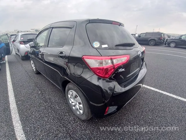 Toyota Vitz 2018 photo 3