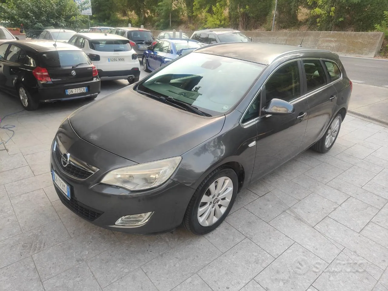 Opel Astra 2013 photo 2