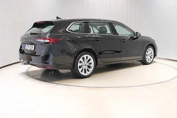Skoda Superb 2025 photo 4