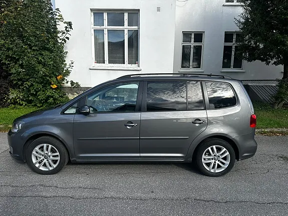 Volkswagen Touran 2011 photo 3
