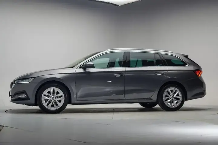 Skoda Octavia 2023 photo 2